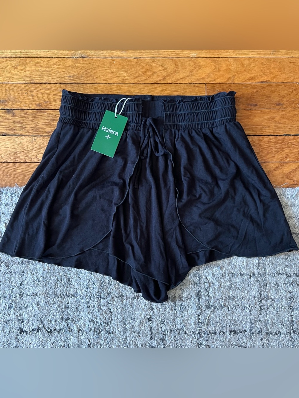 •Halara frill high waisted elastic shorts NWT• Size M